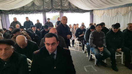 Yevlax Şəhər İcra Hakimiyyətinin Başçısı rayonun İsmayılabad kəndində səyyar qəbul keçirmişdir