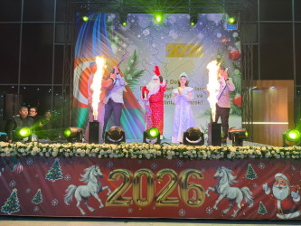 Yevlaxda 31 Dekabr Dünya Azərbaycanlılarının Həmrəyliyi Günü və Yeni İl münasibətilə möhtəşəm konsert proqramı təşkil olunub