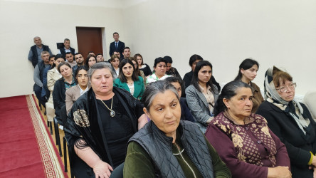 Aran qəsəbəsində sakinlərin müraciətləri dinlənilib