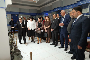 Yevlax Şəhər İcra Hakimiyyətinin təşkilatçılığı ilə 18 Aprel – Beynəlxalq Abidələr və Tarixi Yerlər Günü münasibətilə Yevlax Tarix Diyarşünaslıq Muzeyinə ekskursiya təşkil olunmuşdur