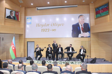 Yevlaxda Ulu Öndər Heydər Əliyevin anadan olmasının 102-ci ildönümünə həsr edilmiş tədbir keçirilmişdir