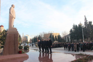 Xalqımızın Ümummilli Lideri Heydər Əliyevin əziz xatirəsi Yevlaxda böyük ehtiramla anıldı