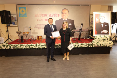 Yevlaxda Ulu Öndər Heydər Əliyevin anadan olmasının 103-cü ildönümünə həsr olunmuş tədbir keçirilib