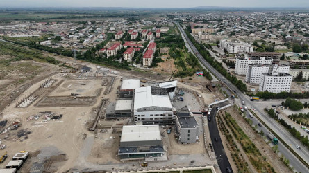 İlham Əliyev Yevlax Olimpiya İdman Kompleksində görülmüş işlərlə tanış olub