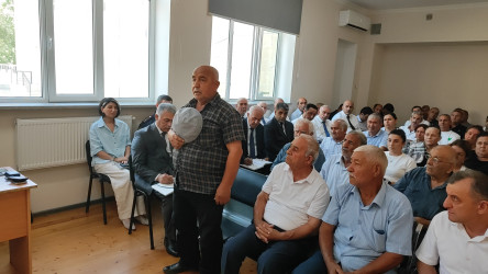 Yevlax Şəhər İcra Hakimiyyətinin Başçısı Xaldan kəndində səyyar vətəndaş qəbulu keçirib