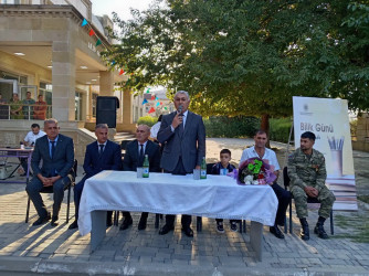 Yevlax Şəhər İcra Hakimiyyəti Başçısı aparatının məsul şəxsləri Şəhid övladlarını ilk dərsə aparıblar
