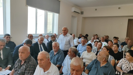 Yevlax Şəhər İcra Hakimiyyətinin Başçısı Xaldan kəndində səyyar vətəndaş qəbulu keçirib