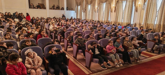 Yevlaxda uşaqlar üçün tamaşa nümayiş olunub