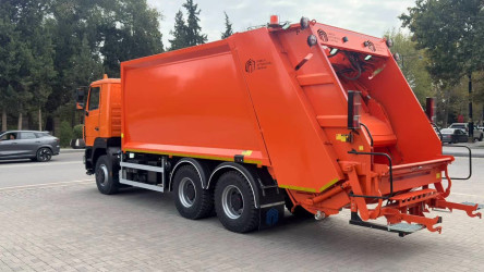 Yevlax Şəhər İcra Hakimiyyətinin Başçısı yeni alınmış xüsusi təyinatlı avtomobilə baxış keçirib