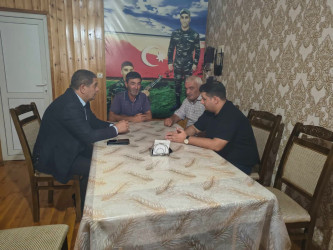 Yevlax Şəhər İcra Hakimiyyəti Başçısı Aparatının məsul əməkdaşları 27 Sentyabr-Anım Günü münasibətilə şəhid ailələrini ziyarət edib